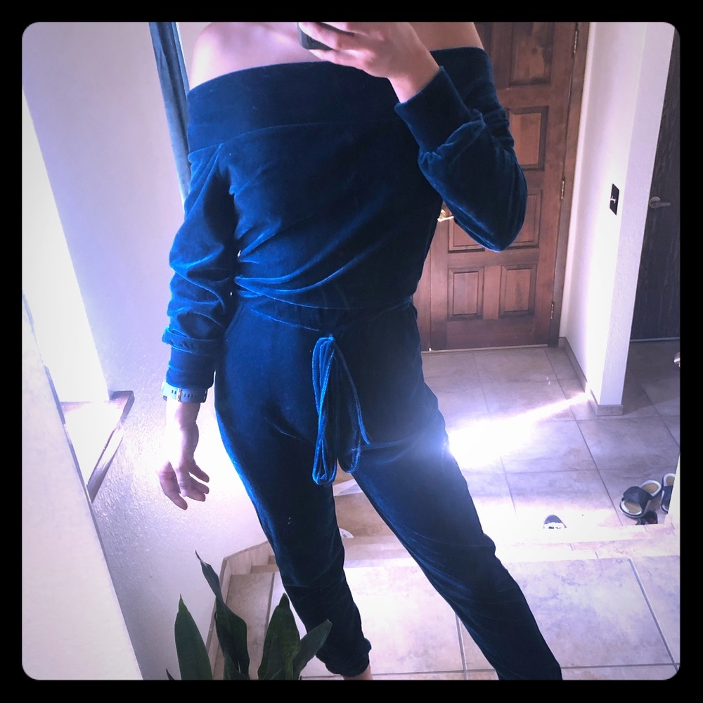Turquoise Velvet Jumpsuit 💙💚